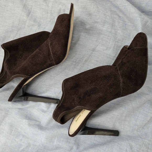 Nine West Women's Brown Suede Heels - Picture 2 of 3